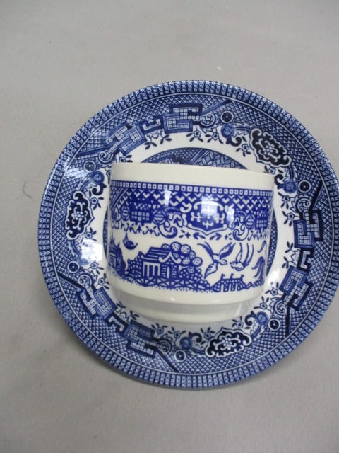 Churchill England Blue Willow Teacup & Saucer Wall Pocket: 5.5"