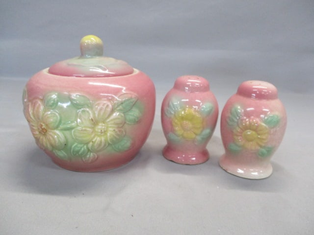 1950's Hull Pottery Sunglow Grease Jar and Salt & Pepper Shaker Set (1 of 11)