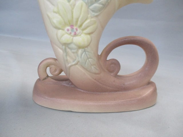Hull Pottery Magnolia Cornucopia Vase 8.5" - 3