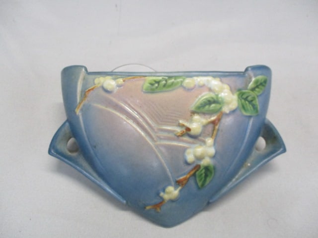 Roseville Pottery "Snowberry" Pattern Wall Pocket (1 of 6)