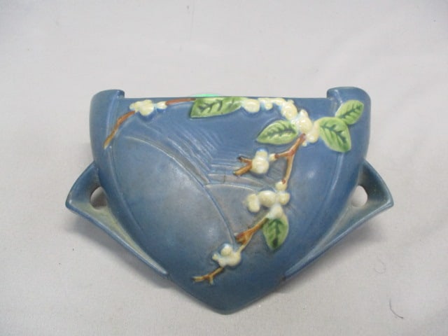 Roseville Pottery "Snowberry" Pattern Wall Pocket (1 of 5)