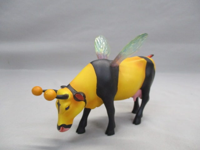 2001 Cow Parade #9135 "Bumble Bee Cow": 6.5" x 4"