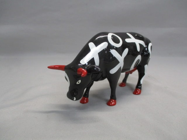 2000 Cow Parade #9176 "Hugs & Smooches" Figurine (1 of 7)