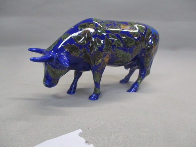 2002 Cow Parade #9184 "For Every New Year" Figurine: 6.5" x 4"