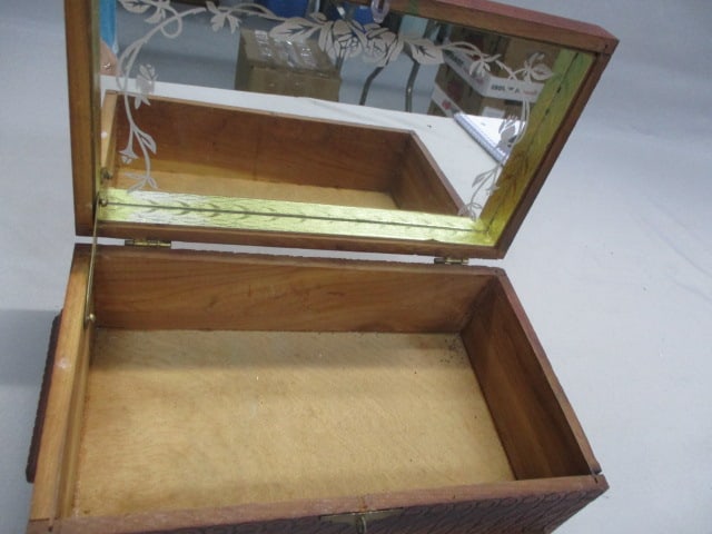 1940's Carved Wooden Trinket/Jewelry Box - 3