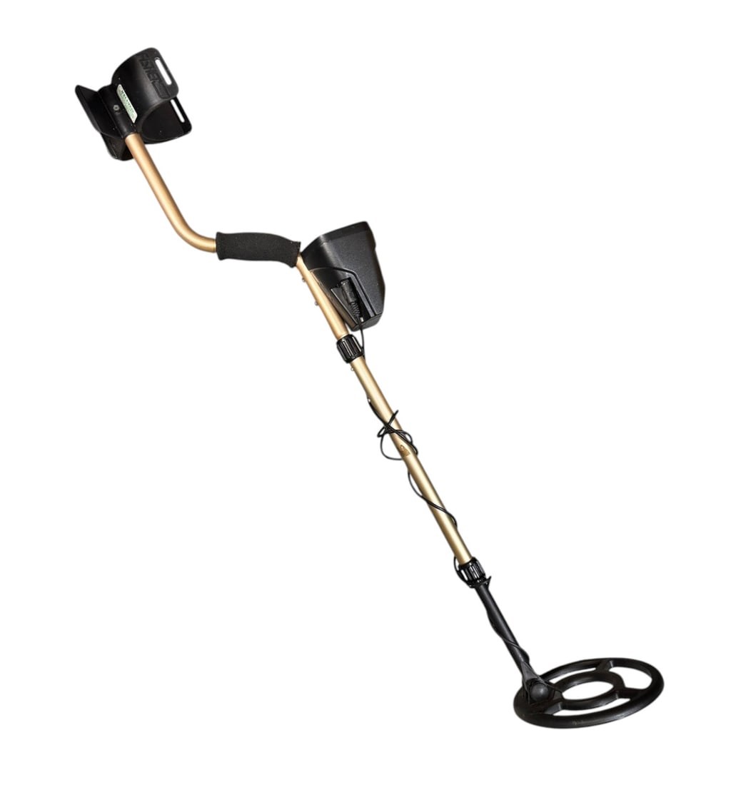 Fisher M-Scope F2 Metal Detector : Untested, most likely works. Has wire for the metal detector but no wire for headphones.