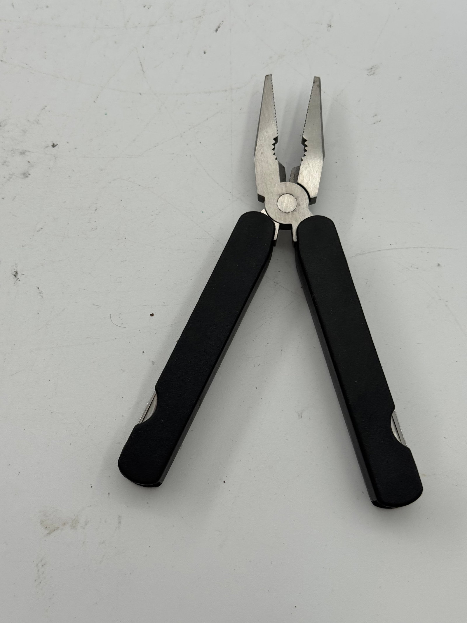 Lot of 4 Knives, Razor Blade, and Pocket Pliers - 10