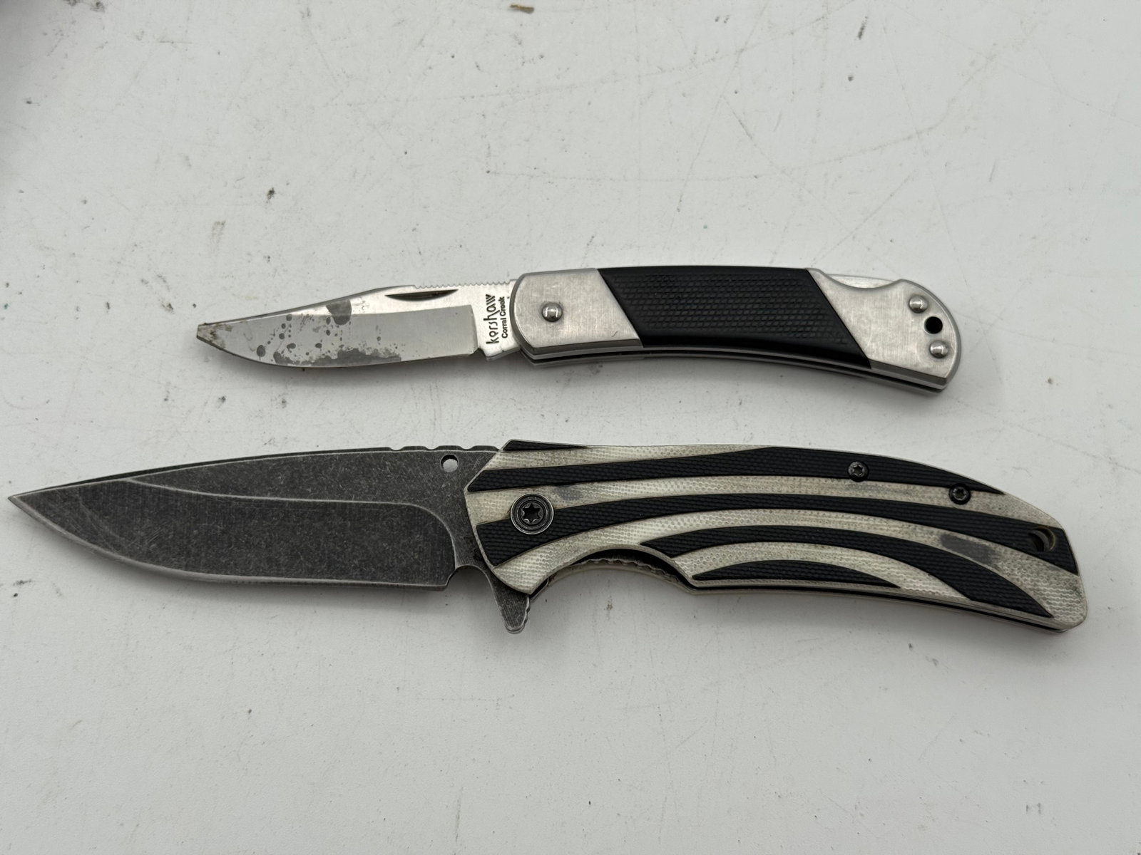 Lot of 4 Knives, Razor Blade, and Pocket Pliers - 5