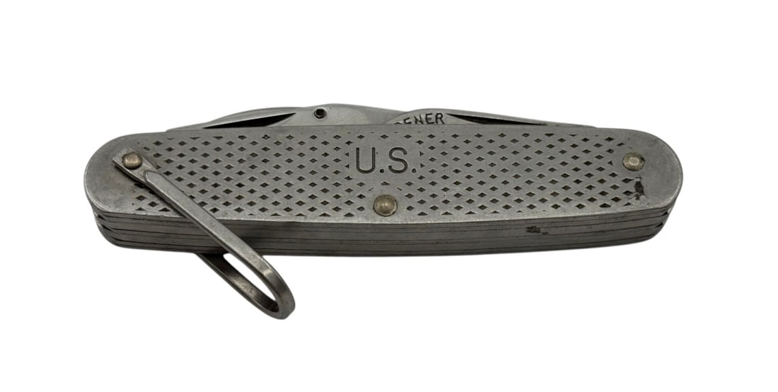 1970 Camillus US Folding 4-Blade Pocket Knife: Used condition with the pick knife being broke