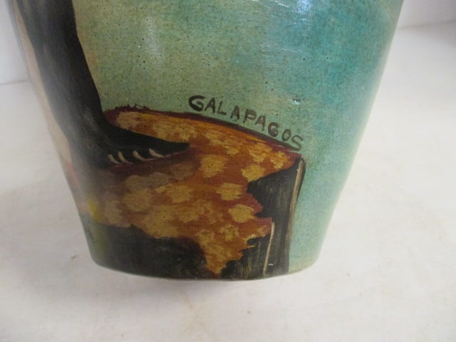 Vintage Handpainted Signed Galapagos Island Penguin Vase - 4