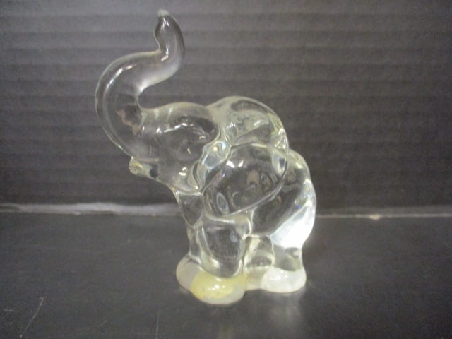 Fenton Crystal Elephant Figurine (1 of 5)
