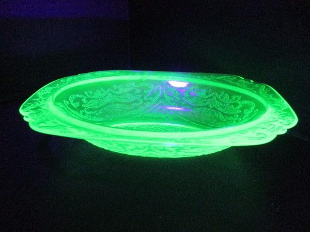 Vintage Green Depression Uranium/Vaseline Glass Vegetable Dish (1 of 8)