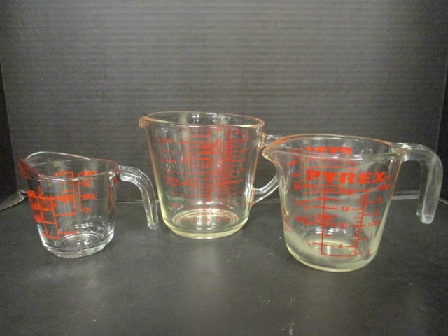 Anchor Hocking 1 Cup Measuring Cup and Pyrex 2 Cup and 4 Cup Measuring Cups (1 of 10)