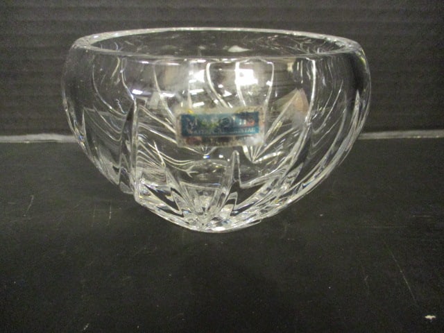 Marquis by Waterford Crystal Bowl Vase: 5"dia x 3 1/4"h, has sticker