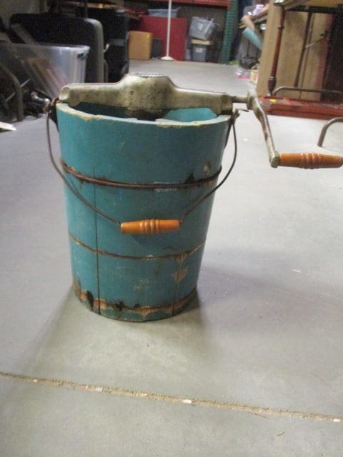 Vintage White Mountain Freeze Wire Banded Wood Slat Hand Crank Ice Cream Maker (1 of 6)