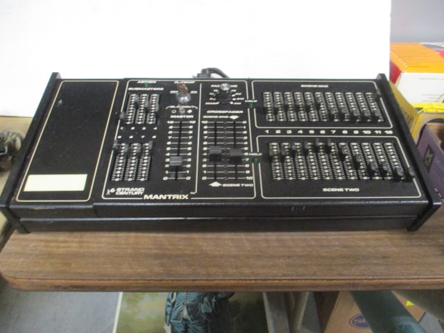 Strand Century Mantrix Mixer Board: powers on, Local Pickup Only