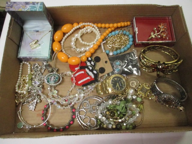 Fashion Jewelry Beaded Necklaces, Watches and Bracelets (1 of 6)