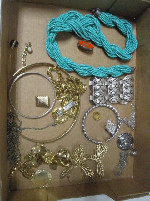 Fashion Jewelry Choker Necklaces, Bracelets and Pendants: see pictures and preview for selection