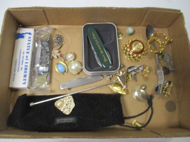 Pocket Knives, Candle Snuffer, Cuff Links, Pins, etc.: see pictures and preview for selection
