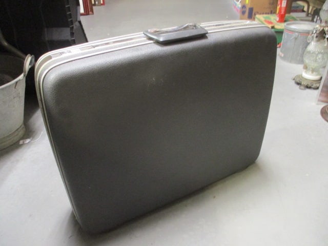 Vintage Hard Side Samsonite Suitcase: Local Pickup Suggested