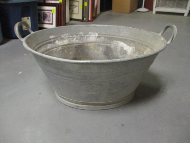 KHW Galvanized Oval Beverage Tub: 25" x 20" x 12", some rust, Local Pickup Only