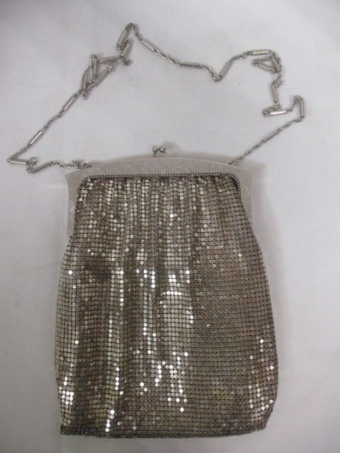 Vintage Whiting & Davis Silver Tone Metal Mesh Evening Bag (1 of 9)