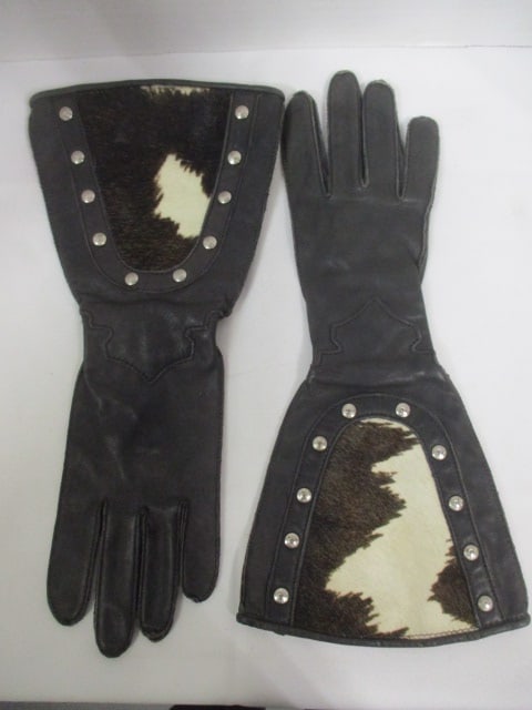 Pair of Harley-Davidson Leather with Cowhide Accent Riding Gloves: size small