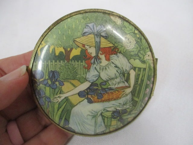 Vintage Mirror Compact with Double Images of Ladies in Garden - 3