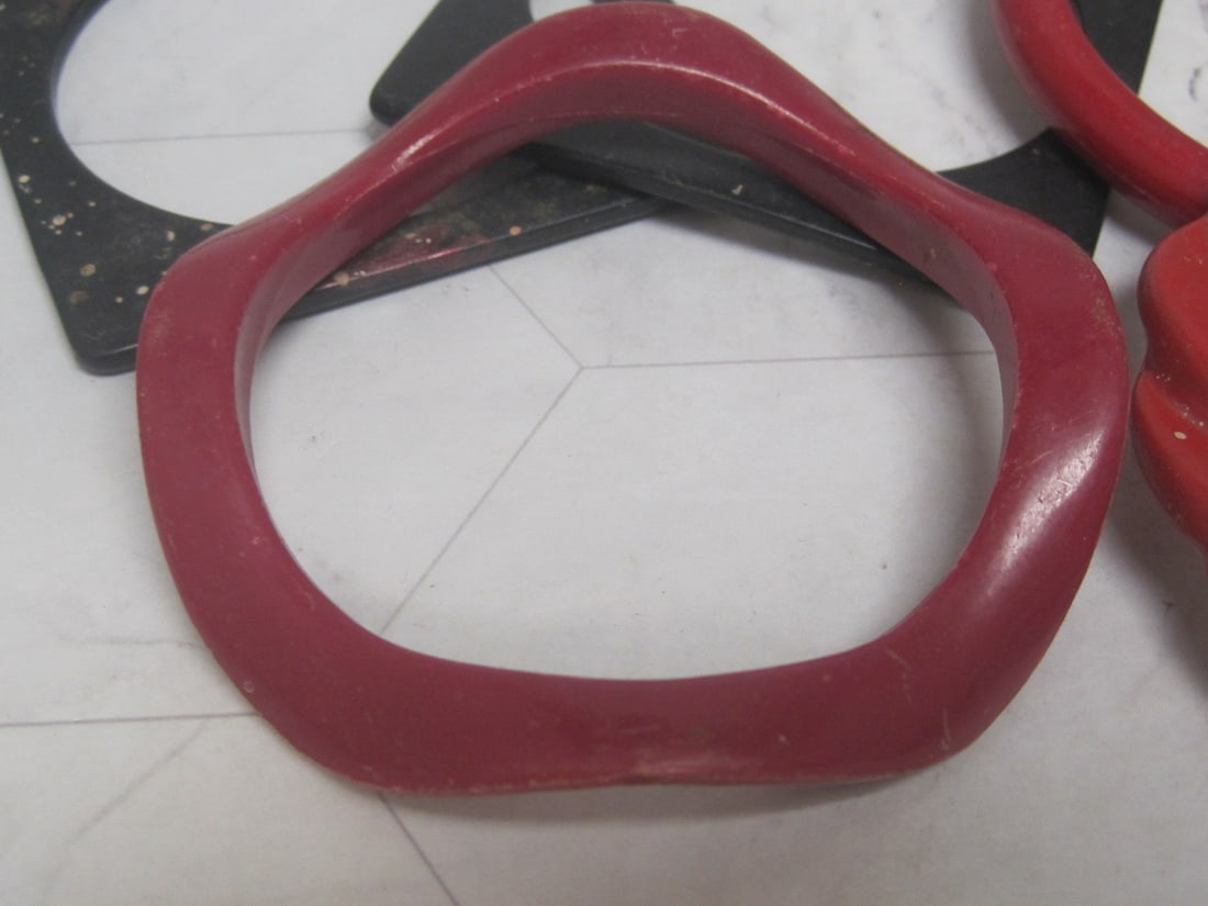 Vintage Bakelite/Lucite Bangle Bracelet - 3