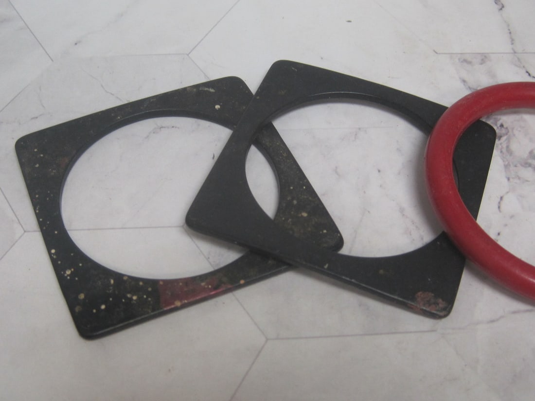 Vintage Bakelite/Lucite Bangle Bracelet - 4