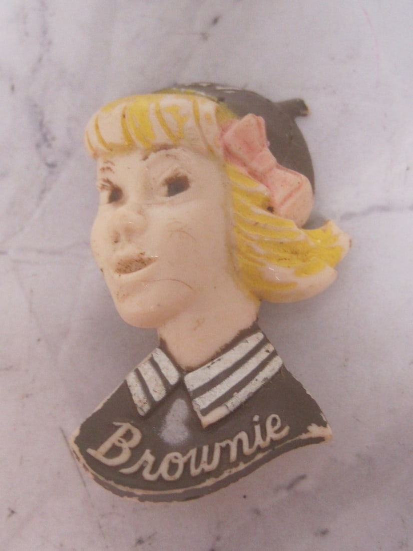 Vintage Girl Scout/Brownie Pin: .