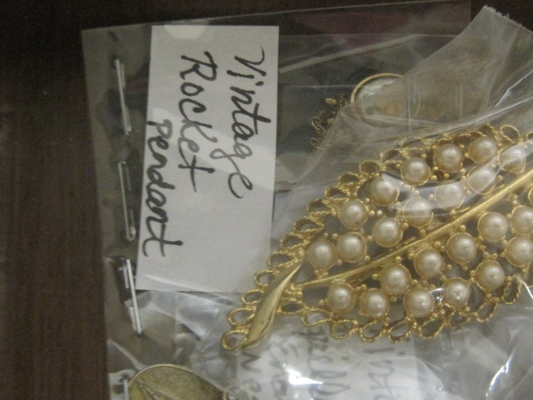 Estate Lot of Jewelry - 11
