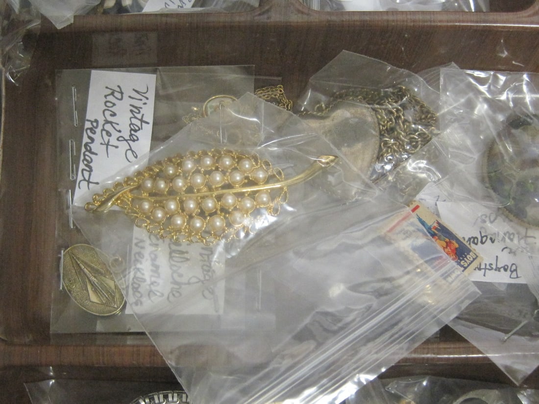 Estate Lot of Jewelry - 7