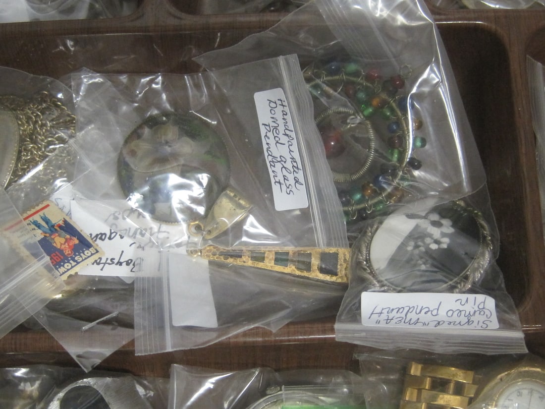 Estate Lot of Jewelry - 8