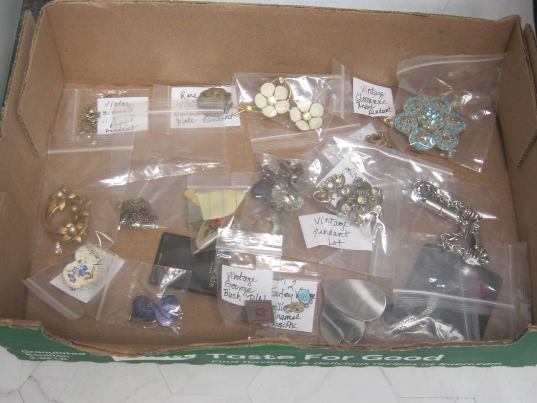 Estate Lot of Jewelry (1 of 6)