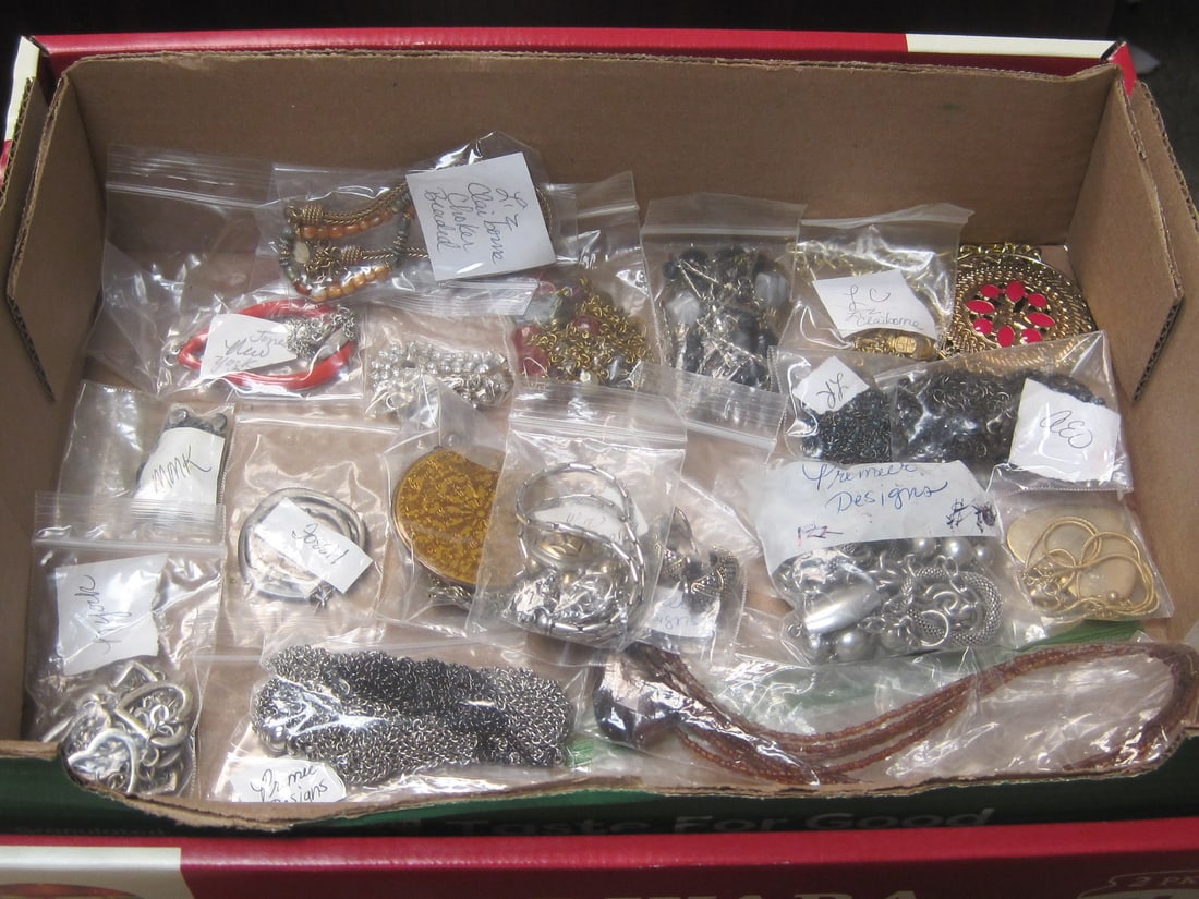 Estate Lot of Jewelry (1 of 6)