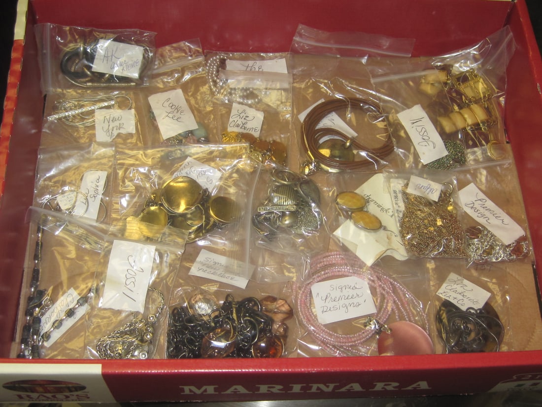 Estate Lot of Jewelry (1 of 6)