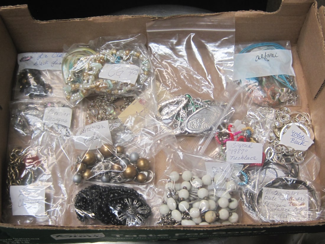 Estate Lot of Jewelry (1 of 5)