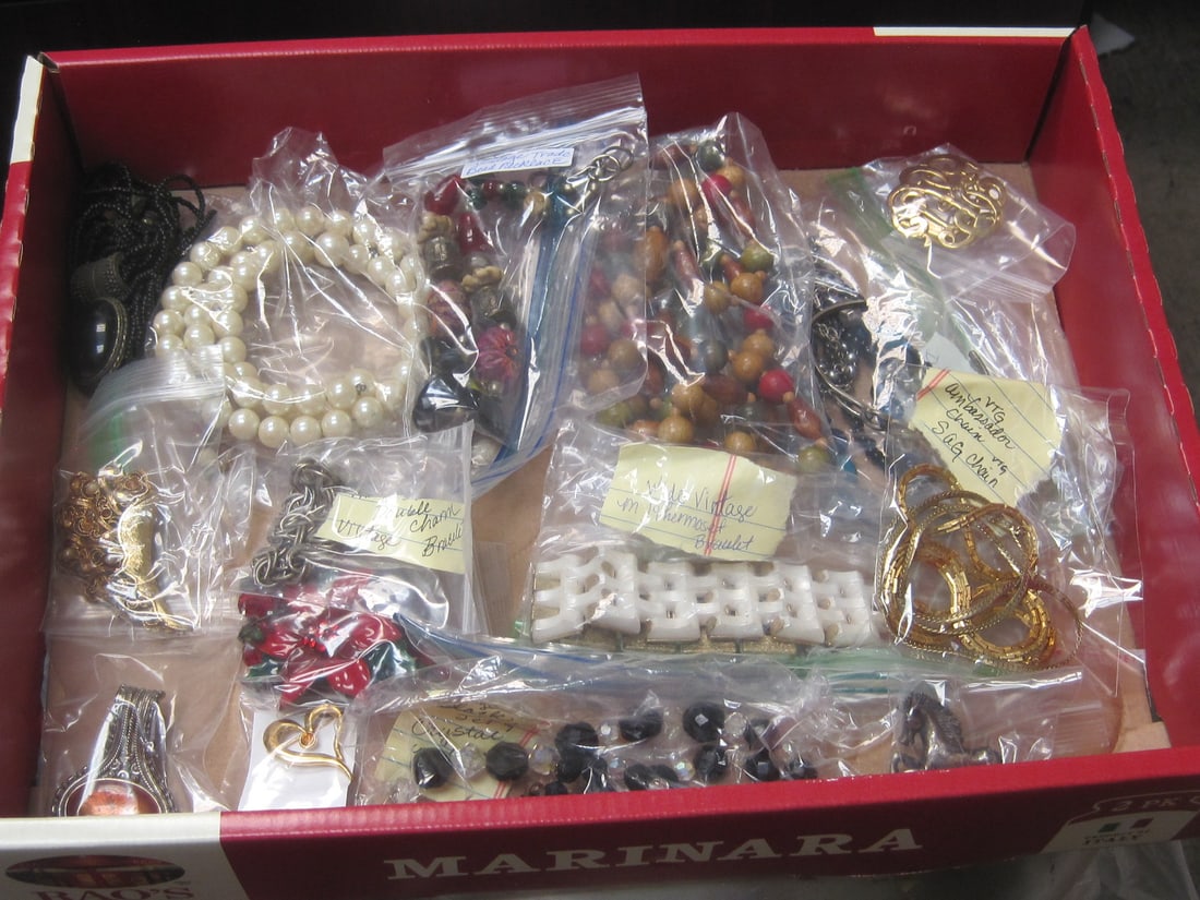 Estate Lot of Jewelry (1 of 4)
