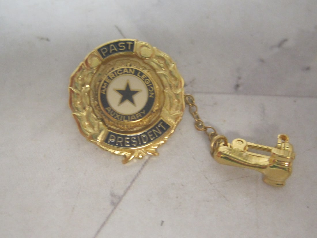 1/10 10k Gold Filled American Legion Past President Pin: .