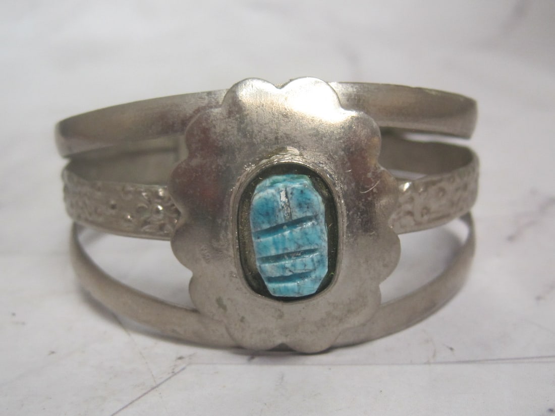 Silvertone Native American Style Cuff Bracelet (1 of 5)