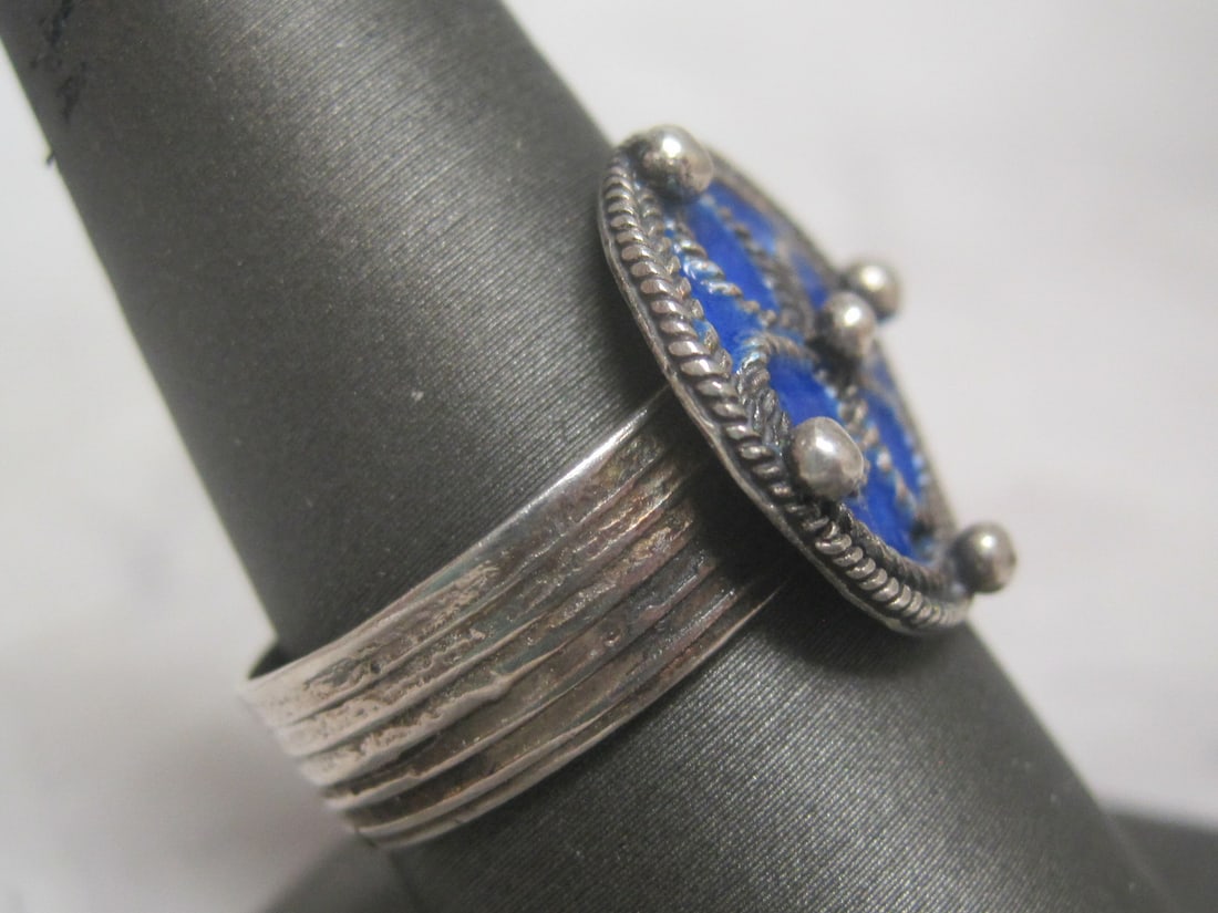 Sterling Silver Ring with Blue Enameling Detail - 3