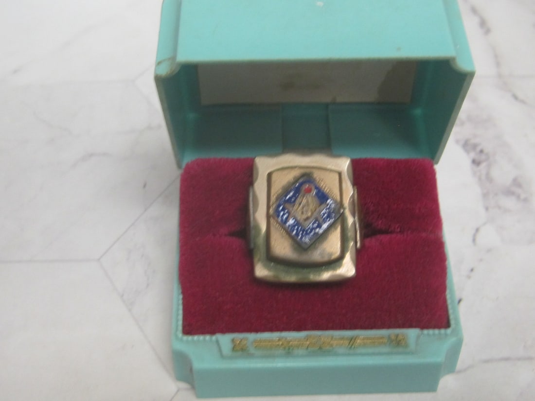 Vintage Masons Ring: Size 11, Signed "Made in Mexico"