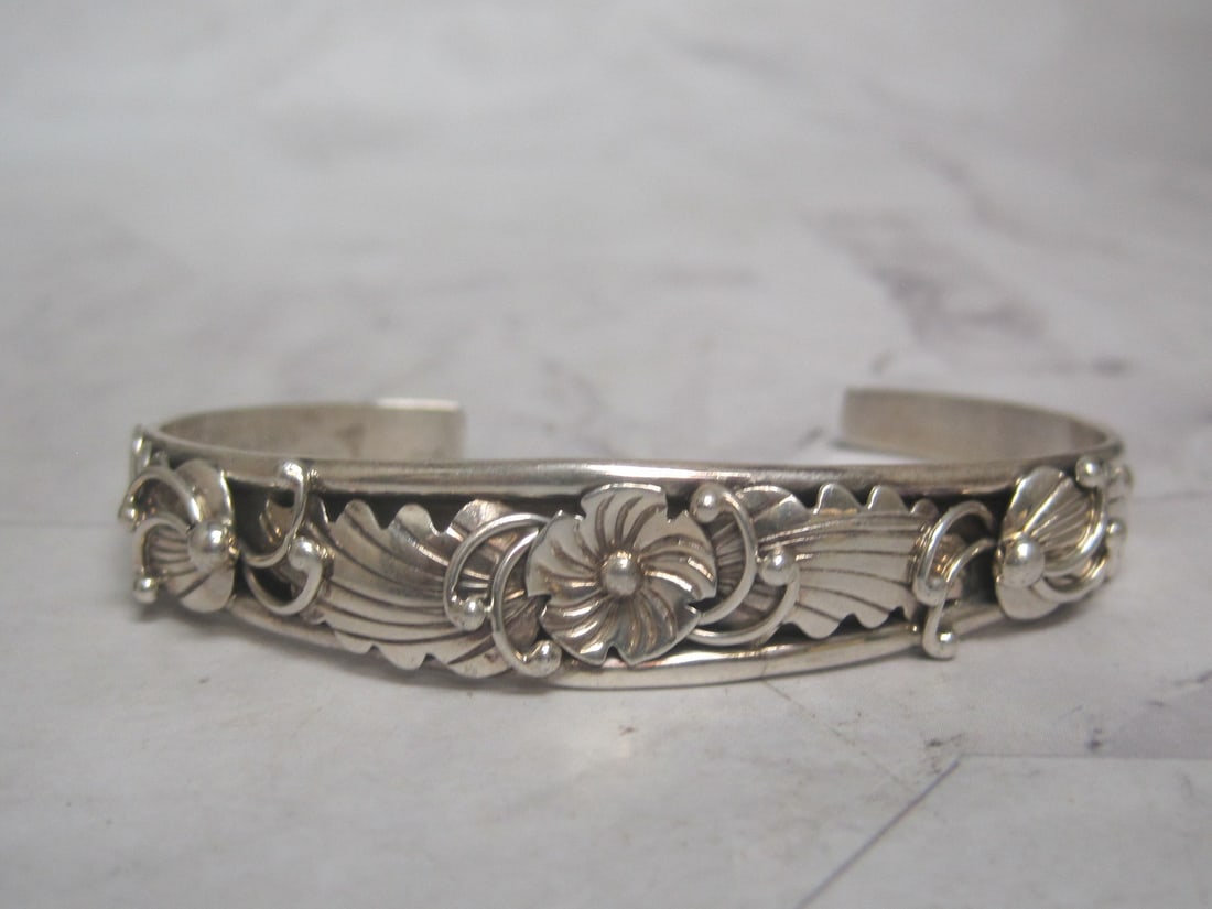 Sterling Silver Ornate Cuff Bracelet: Weighs 13.7 grams