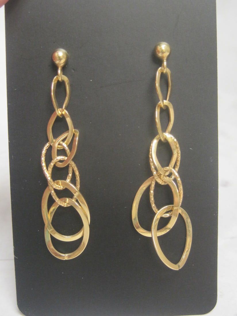 14k Gold Circle Link Earrings: Weighs 1.7 grams