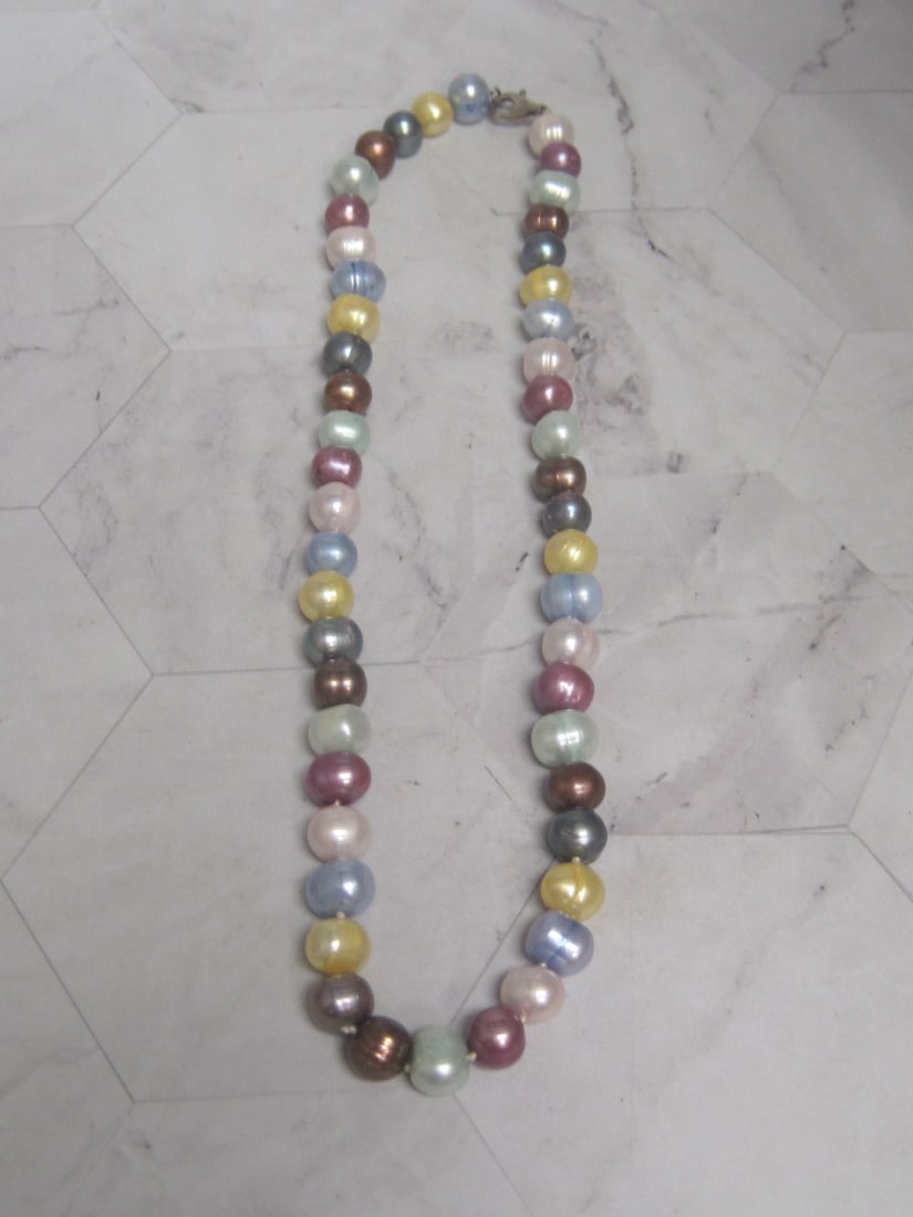 18" Multi-Colored Pearl Necklace with Sterling Silver Clasp: .