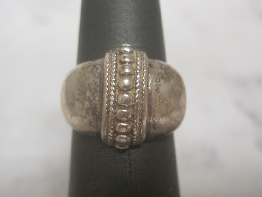 Sterling Silver Ring: Weighs 5.3 grams, Size 5