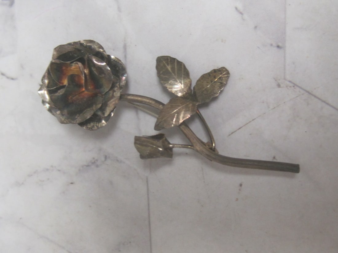 Sterling Silver Rose Brooch: Weighs 4 grams, Size 7