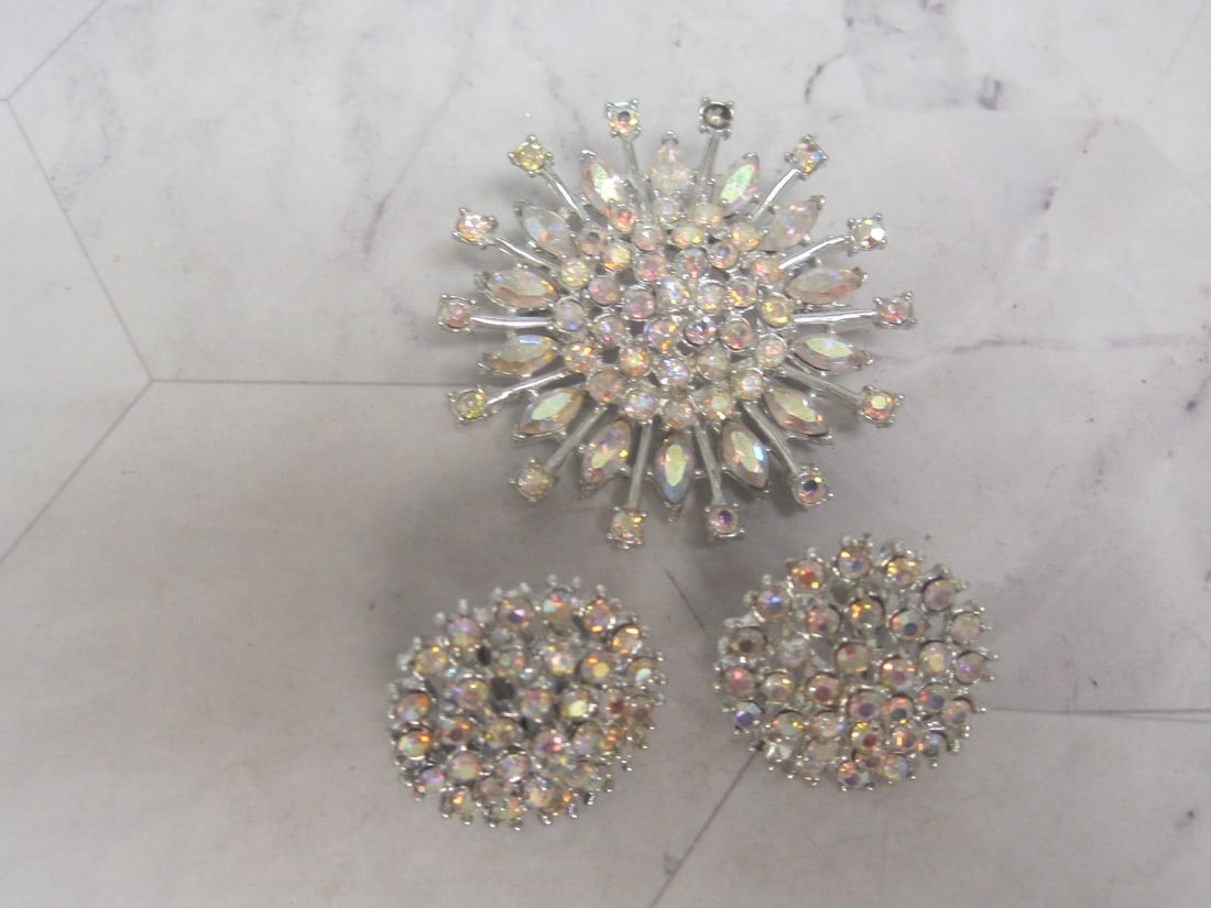 Crystal Brooch & Screwback Earrings Set (1 of 8)