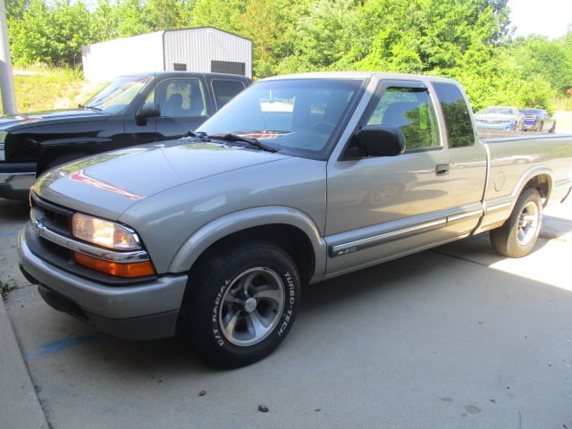 2001 Chevrolet LS Extended Cab S10 Truck (1 of 20)